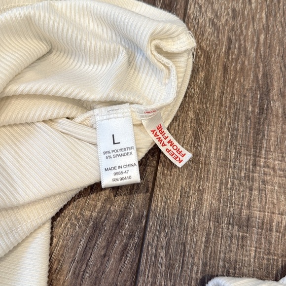 Nicole Miller Cream Pajama Set size Large - Picture 4 of 4